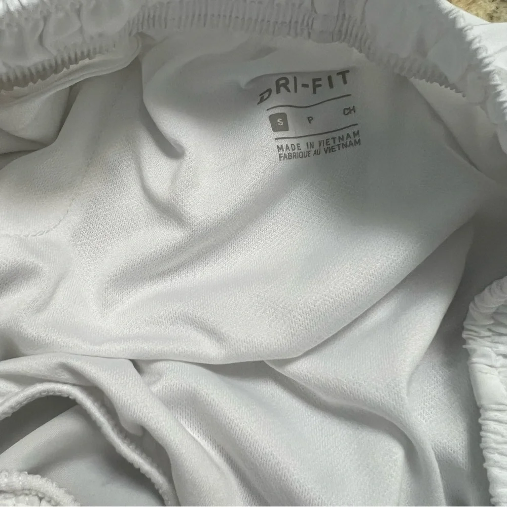 Nike Dri-Fit Shorts Women’s White Size Small - Picture 3 of 4